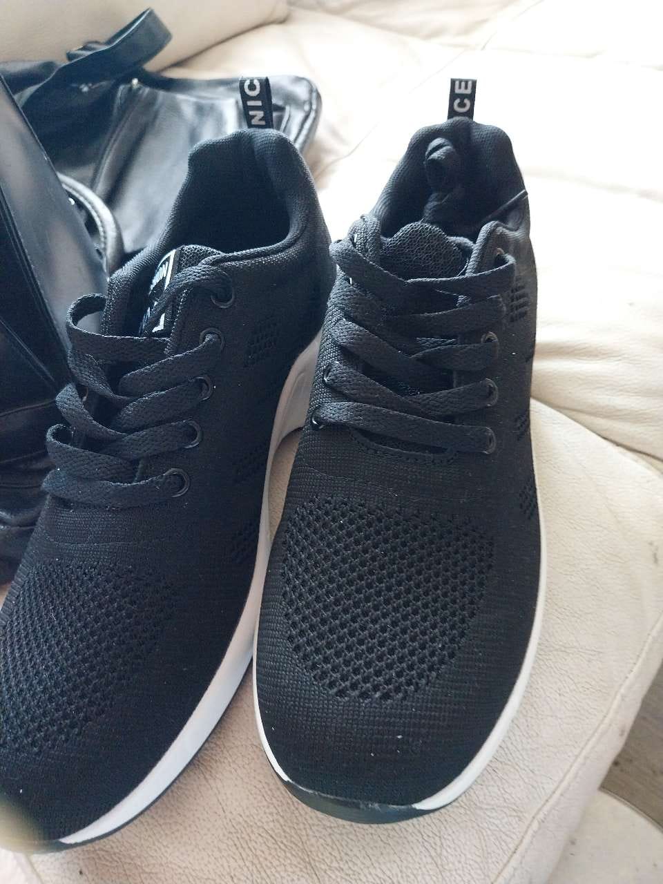 Customer photo review of OrthoCare | Comfortabele Schoenen met Luchtkussenzool