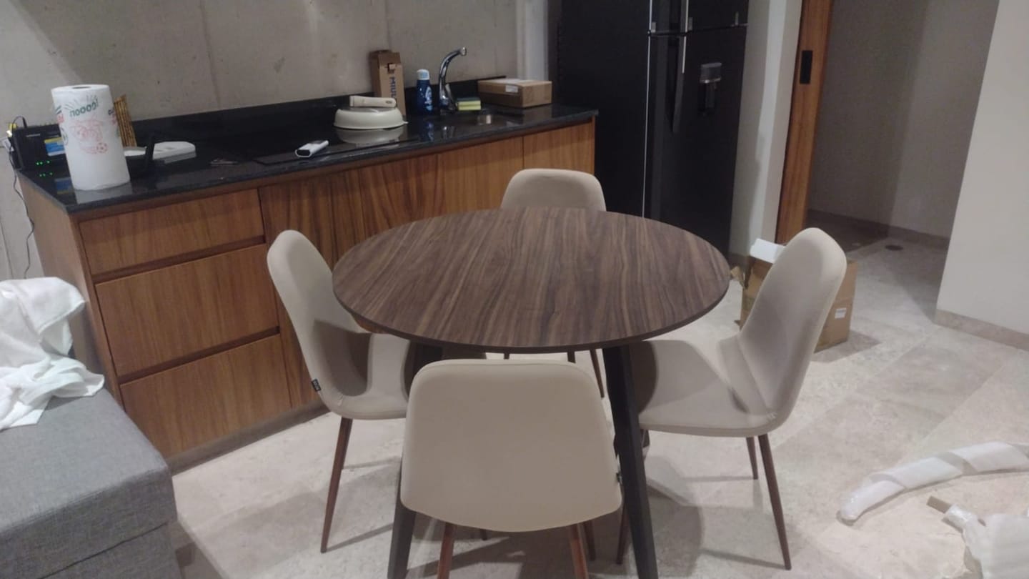 Customer photo review of Mesa de Comedor Contempo Circular 1m