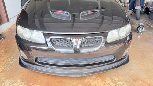 Customer photo review of 2004-06 Pontiac GTO Dry Carbon Fiber Replacement Front Mesh Grille Insert