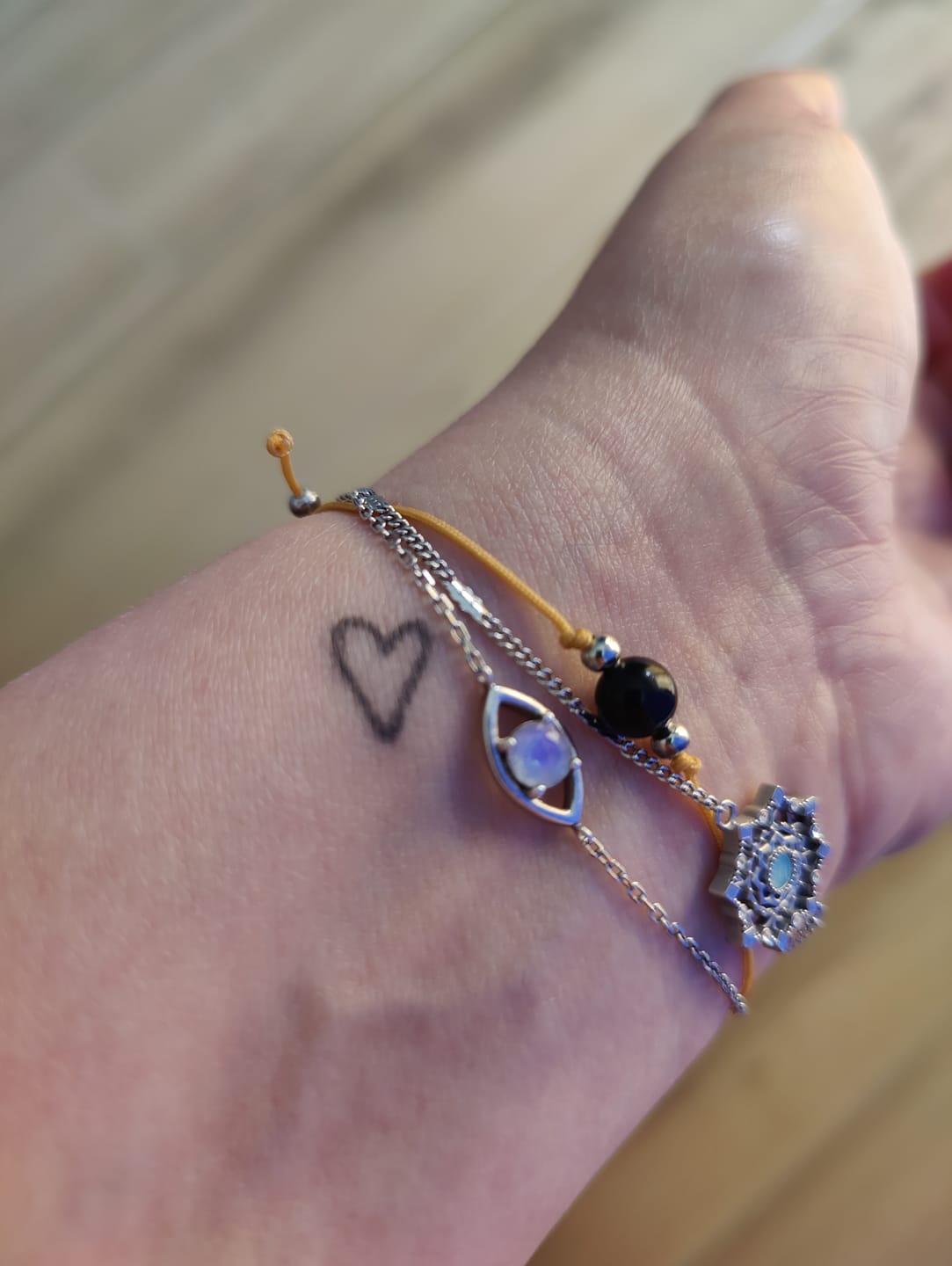 Customer photo review of Obsidian Armband - Naturband