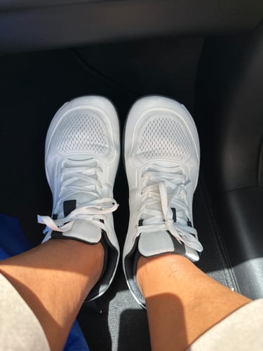 Customer's top-down view of the white CUURT Muuv court shoes, emphasizing the wide toe box.