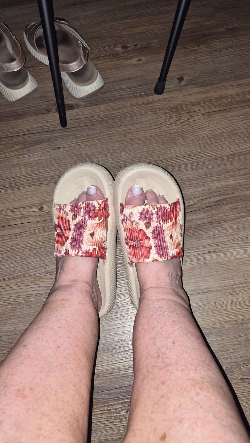 Customer photo review of HappyFlops Botanics