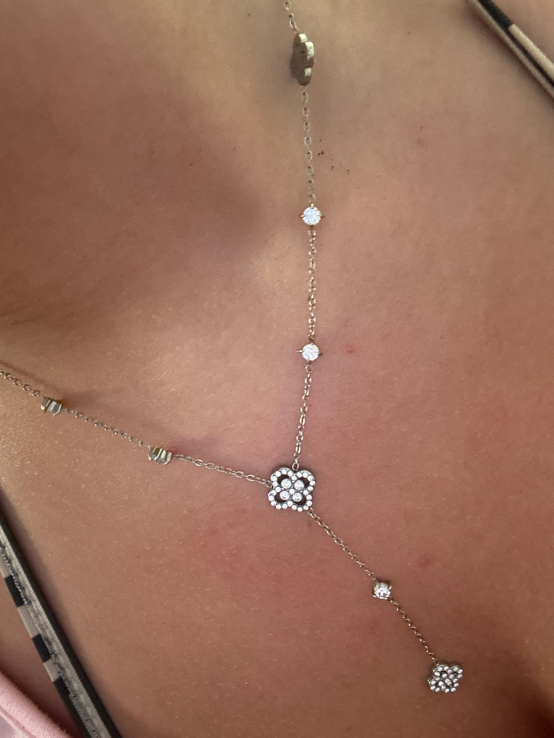 Customer photo review of Crystal Lucky Flower Y Kette 14K Vergoldet