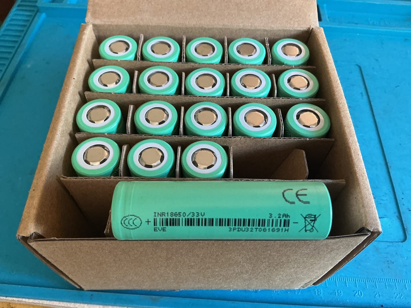 Buyer's photo: EVE 33V 18650