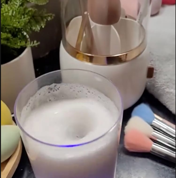 Customer photo review of Işıltı Otomatik Makyaj Fırçası Temizleme Cihazı | Tek Tuşla Profesyonel Bakım
