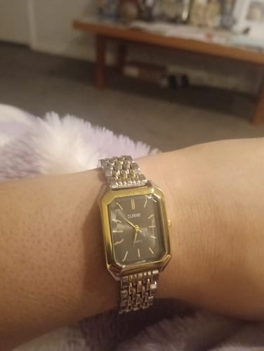 Customer wearing the two-tone CLAIRE DE MAINS watch with a black face on their wrist.
