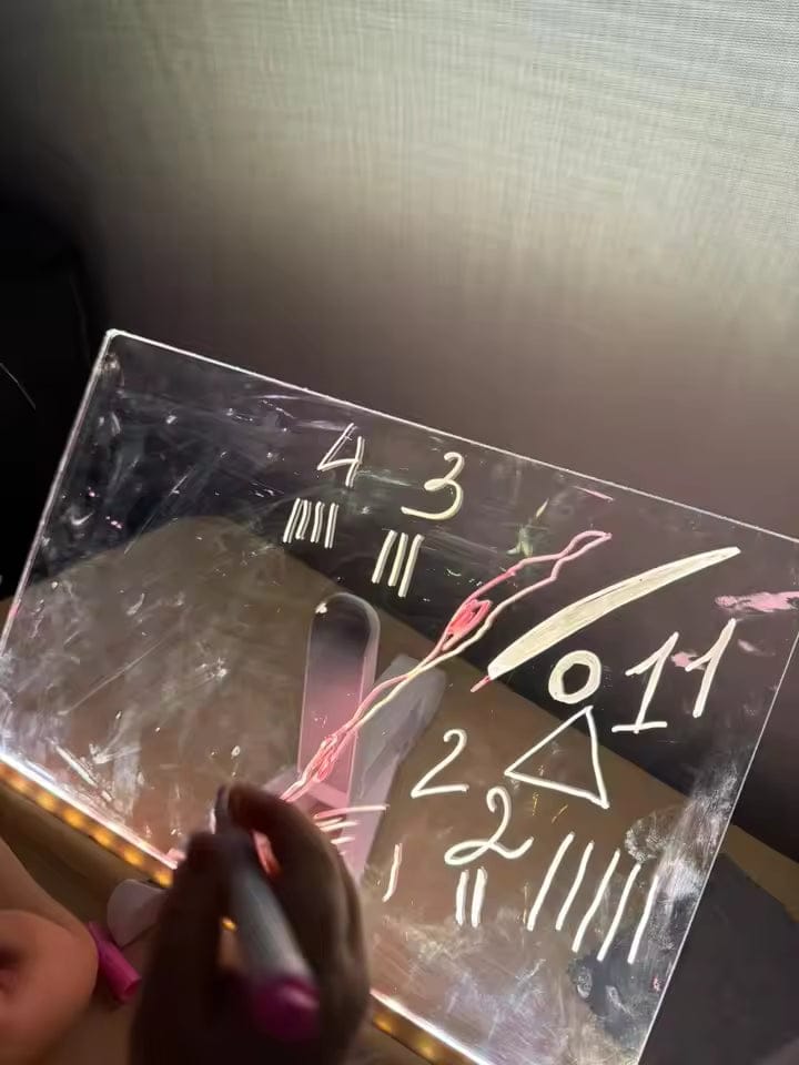 Customer photo review of לוח הקסם המואר – לומדים, מציירים ומתרחקים ממסכים