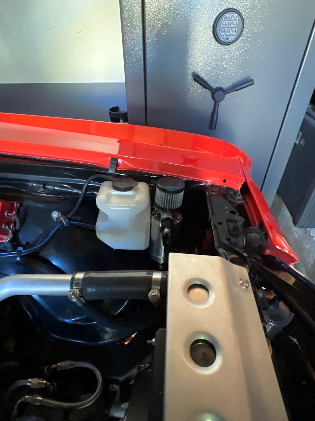 Customer photo review of Motion Raceworks Top Loader Billet Oil Catch Can Bare Aluminum ( Single 12 AN Port )