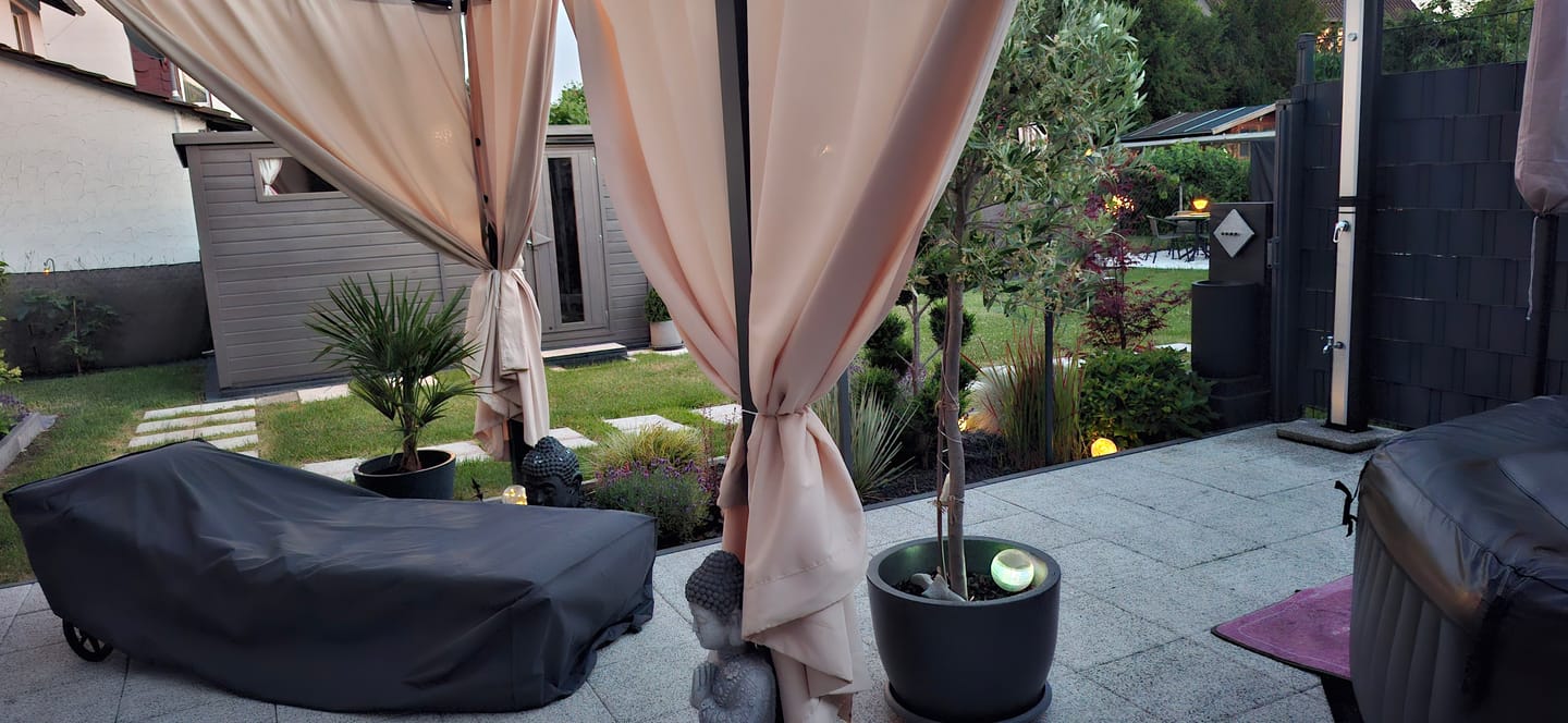 Customer photo review of Extra Breiter Outdoor Vorhang Wasserdicht und Verdunkelnd mit Ösen – 1 Stück, 180 cm Breite