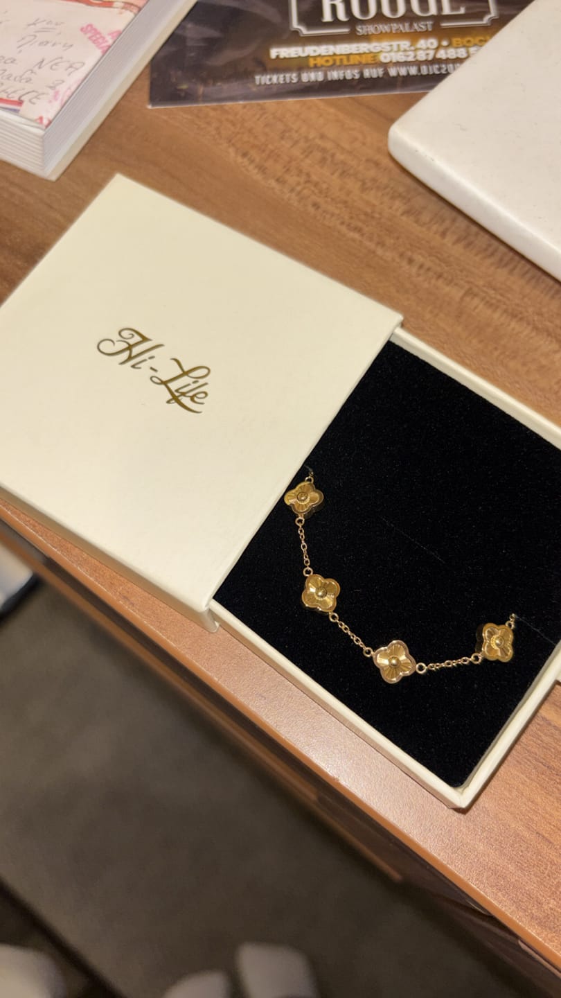 Customer photo review of Mini Golden Lucky Leaf Abbaddon Armband 14K Vergoldet