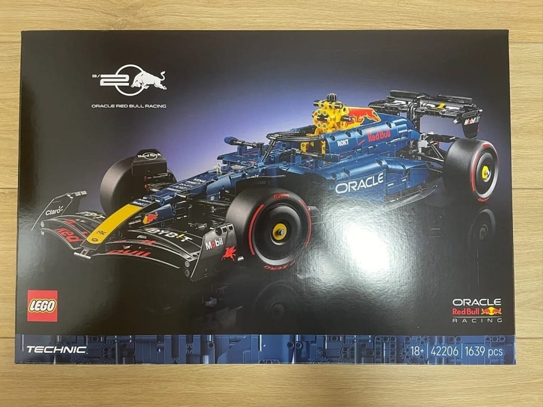 Customer photo review of LEGO Technic Oracle Red Bull Racing RB20 F1 Car (42206) - RESELL