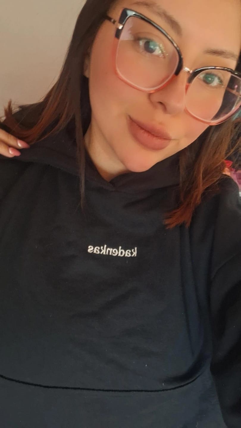 Customer photo review of POLERÓN HOODIE NEGRO - OVERSIZE CON GORRO LOGO BORDADO