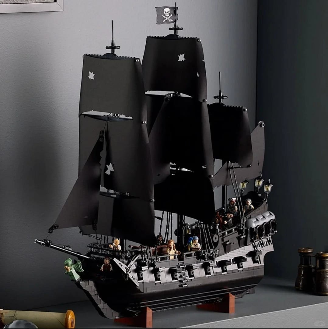 Customer photo review of LEGO Icons Captain Jack Sparrow’s Pirate Ship (10365) - RESELL