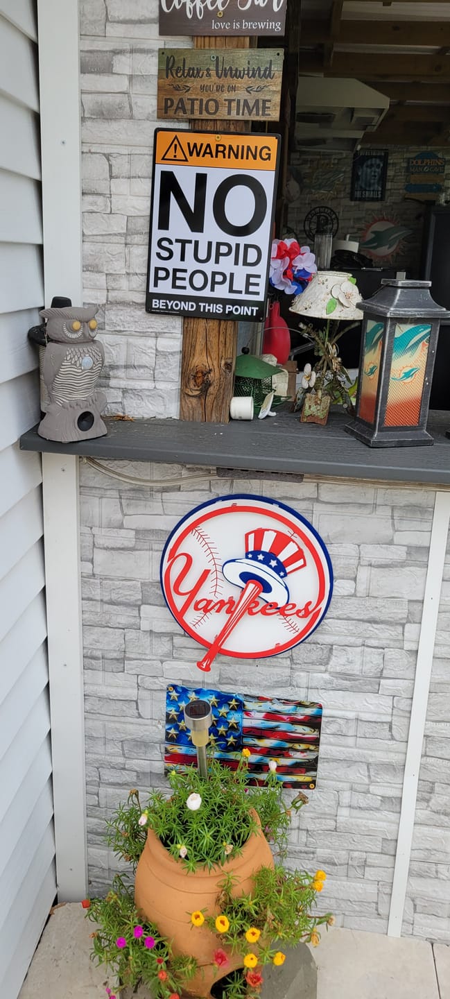 Customer photo review of New York Yankees "BAT AND HAT" 3D Vintage Metal Wall Art