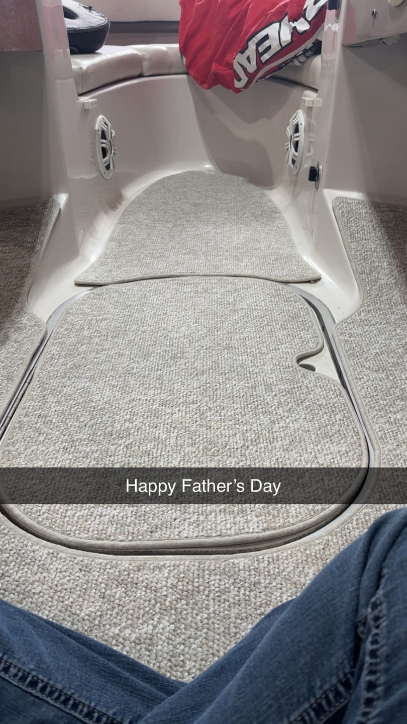 Customer photo review of 2001-2003 Four Winns 200 Horizon Snap in Boat Carpet