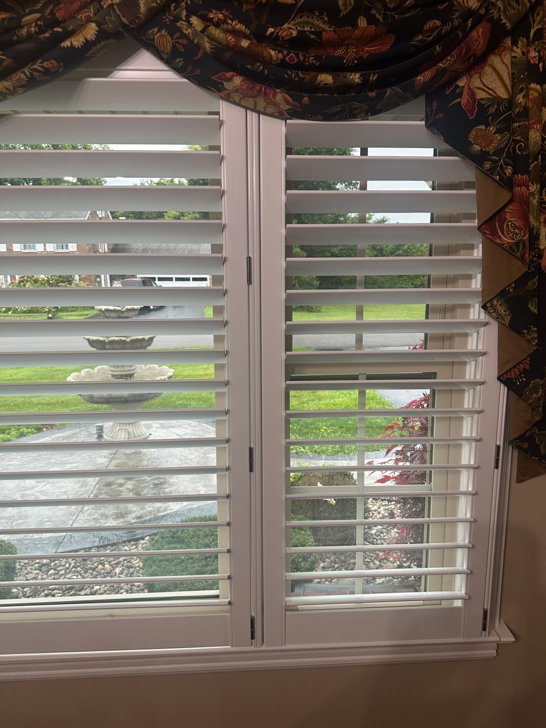Customer photo review of Economy Polyresin Plantation Shutter