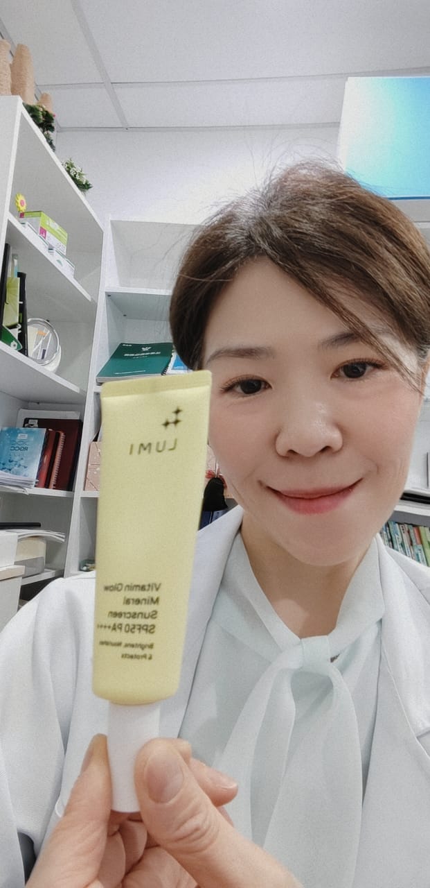 Customer photo review of Vitamin Glow Mineral Sunscreen SPF50 PA++++