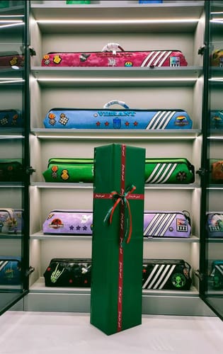 Customer photo review of Lizard Rainbow Series Cue Case 3B4S