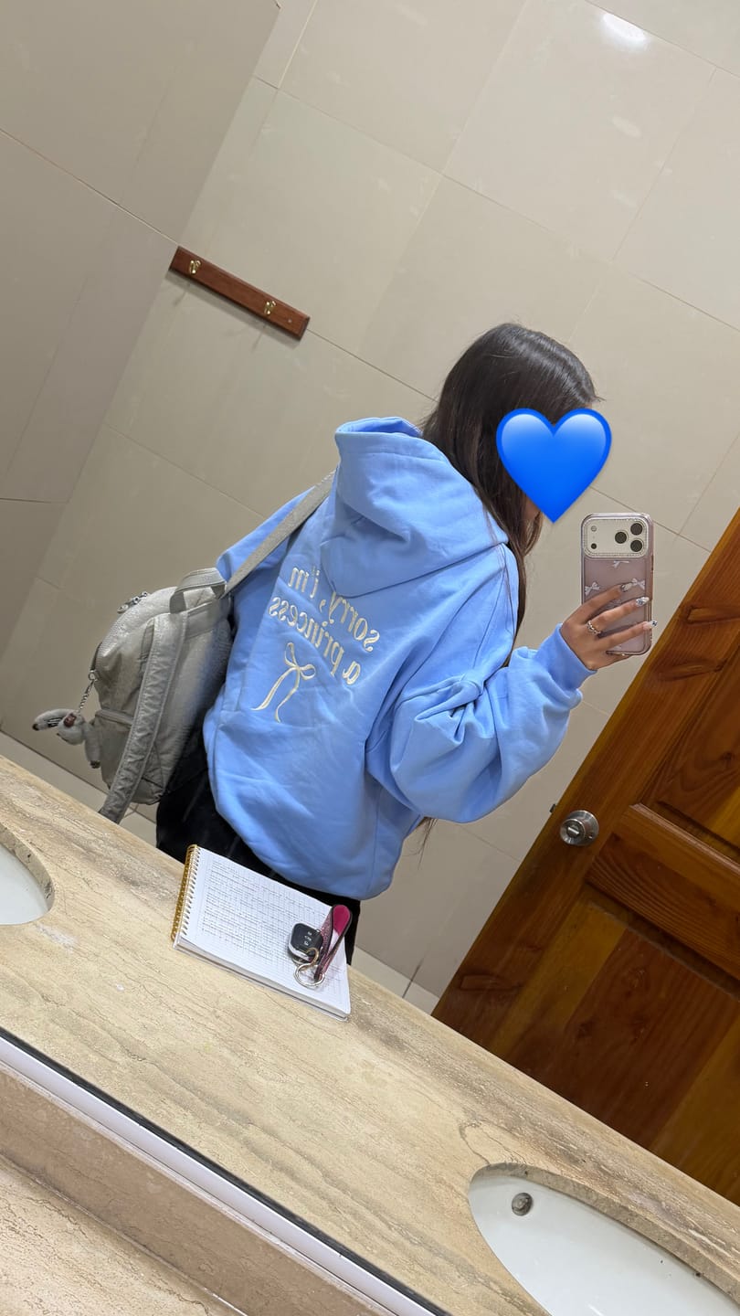 Customer photo review of POLERÓN HOODIE CELESTE - OVERSIZE CON GORRO LOGO Y ESPALDA BORDADO