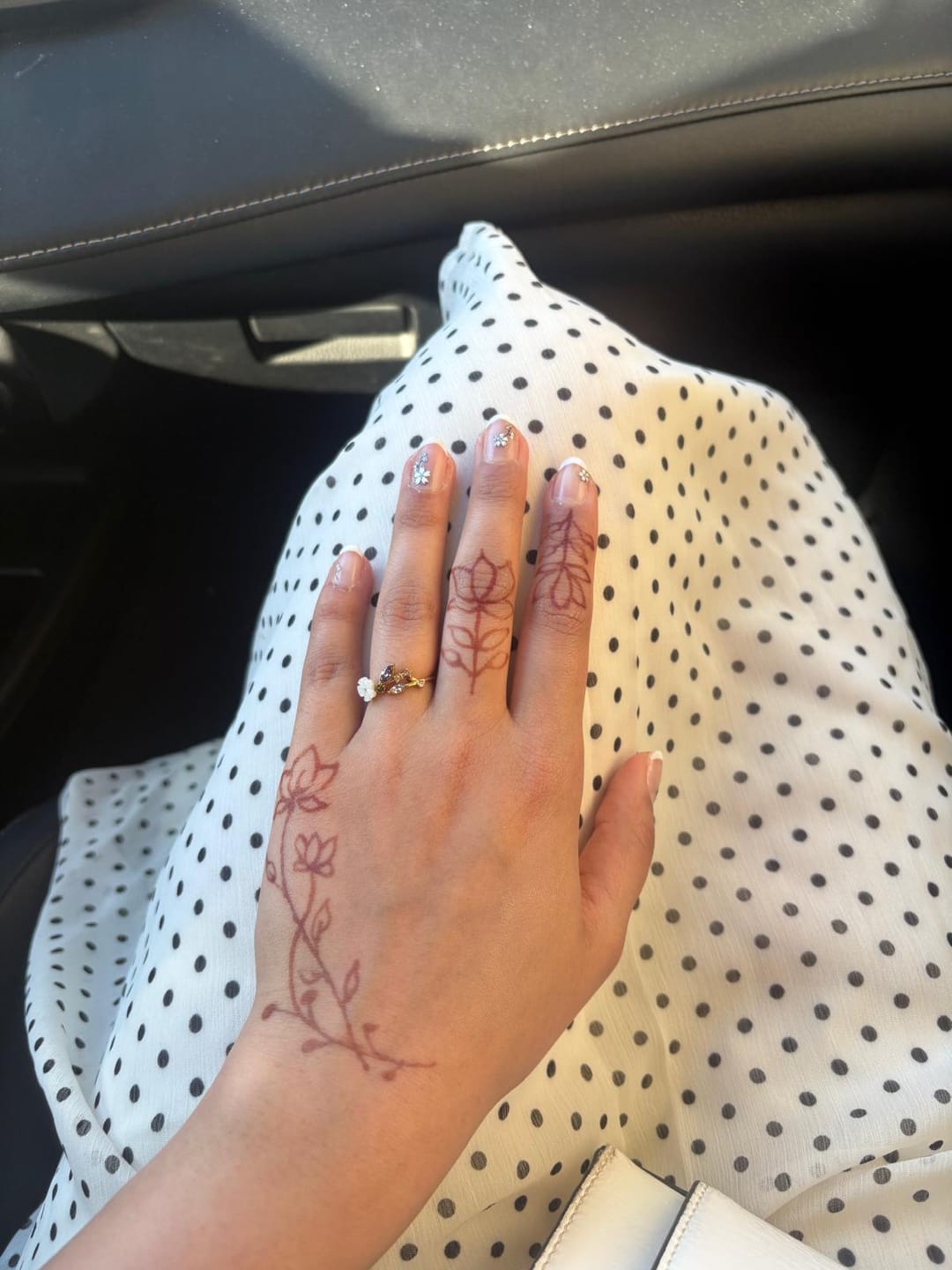 Customer photo review of Crystal White Blossom Ring Gold