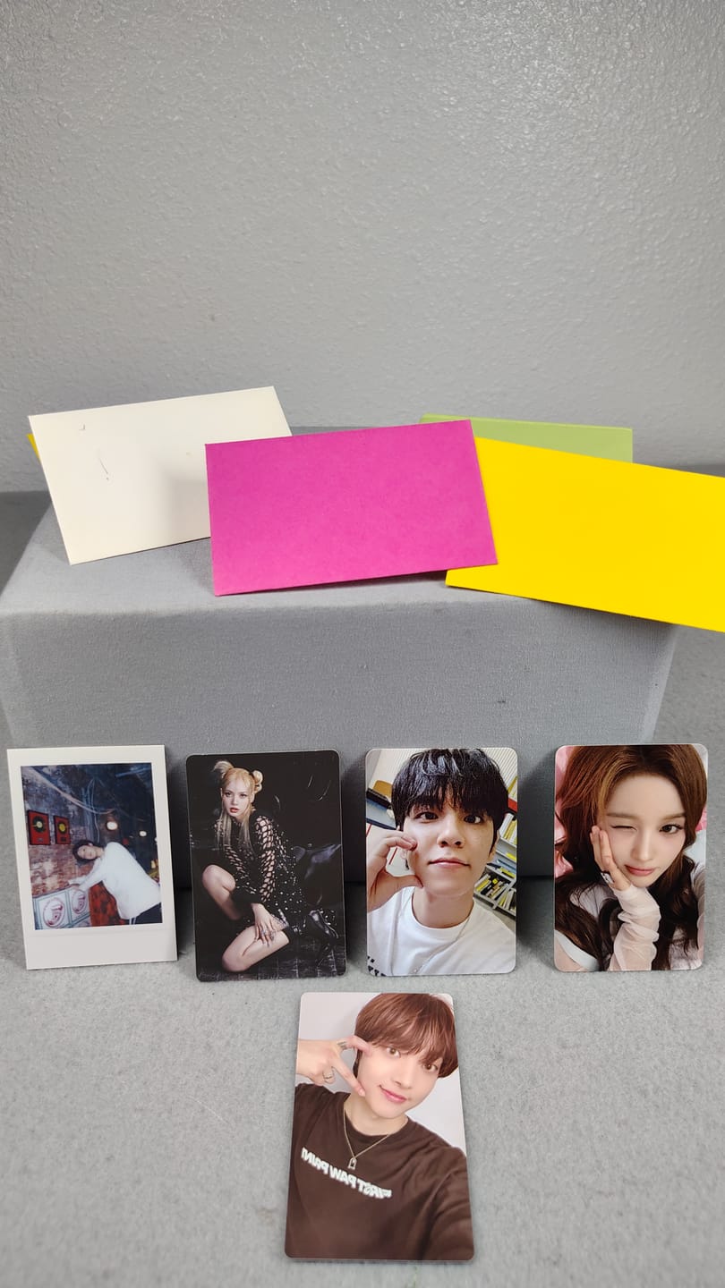 Customer photo review of K-POP BLIND RANDOM PHOTOCARD