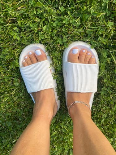 Customer photo review of HappyFlops Original