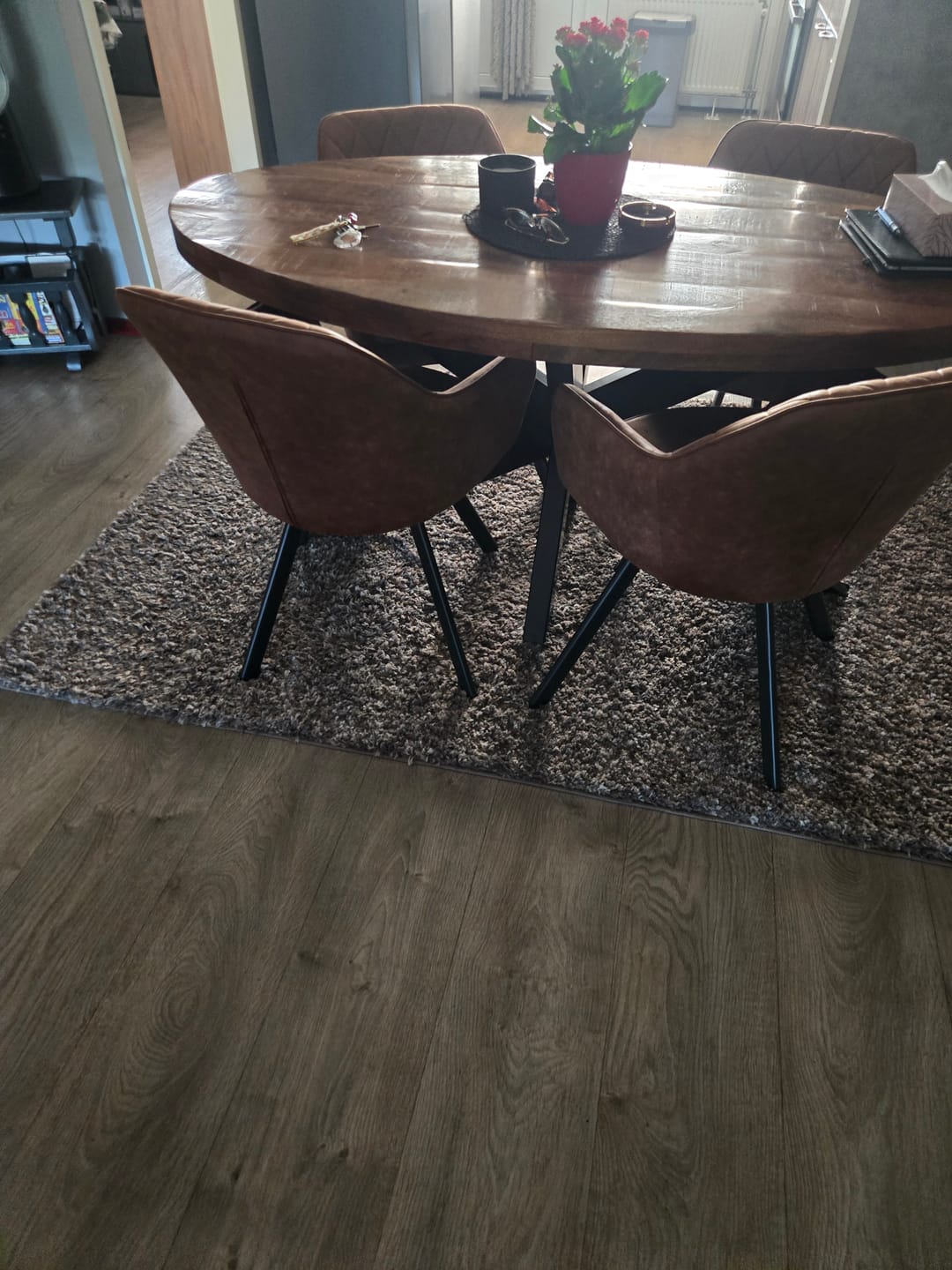 Customer photo review of Brione Draaibare Eetkamerstoel - Cognac