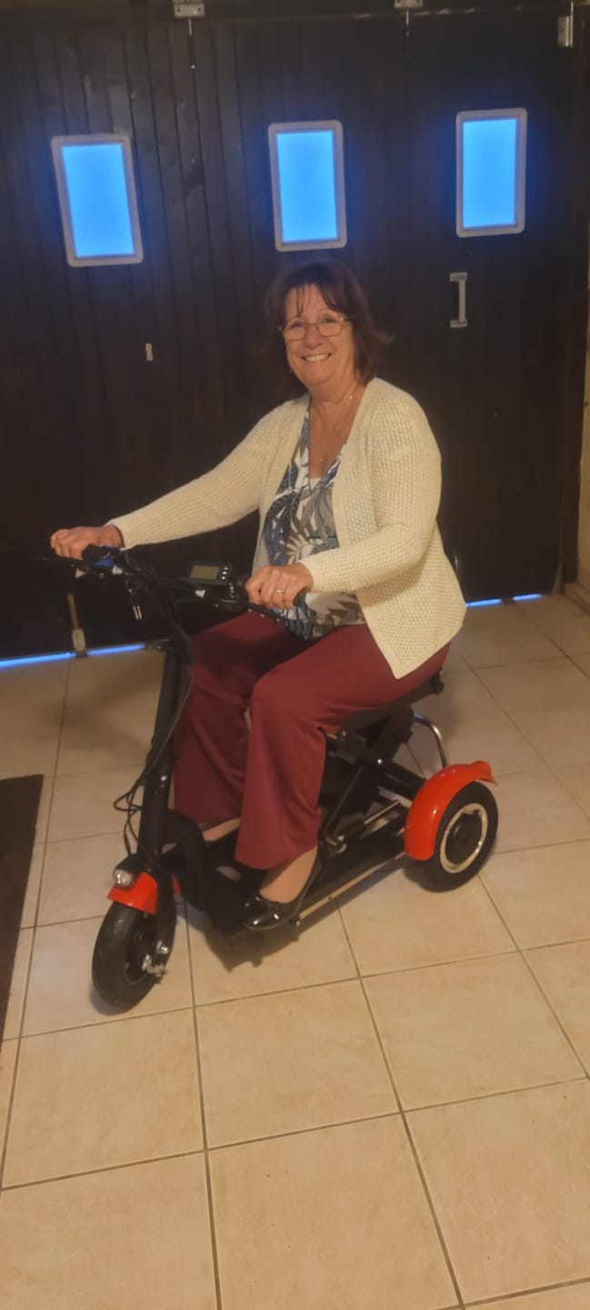 Customer photo review of Mini scooter électrique S2 pliable – 3 roues 300W/600W, mobilité pratique pour seniors et PMR