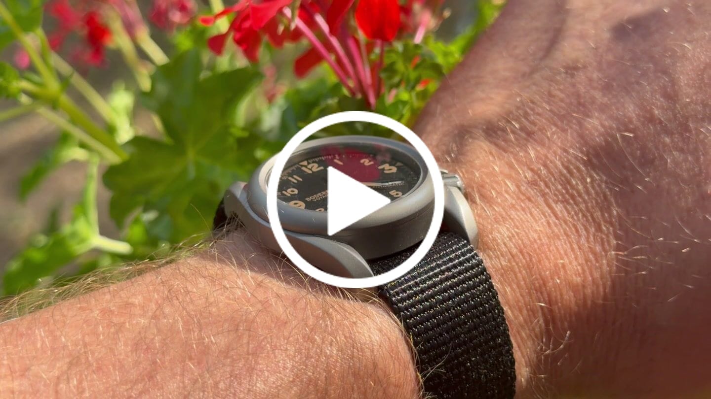 Customer video review of VOYAGER - 100M Waterproof Titanium Automatic Field Watch | Volcanic Gray-bracelet