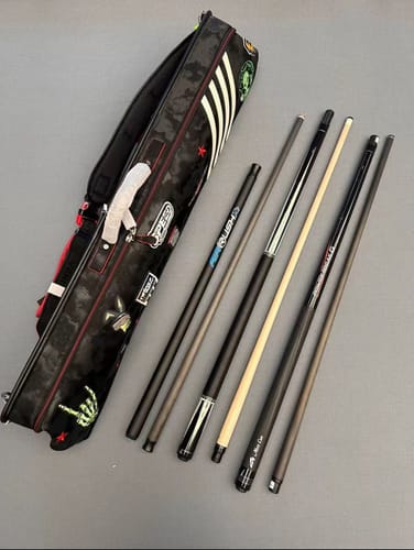 Customer photo review of Lizard Rainbow Series Cue Case 3B4S
