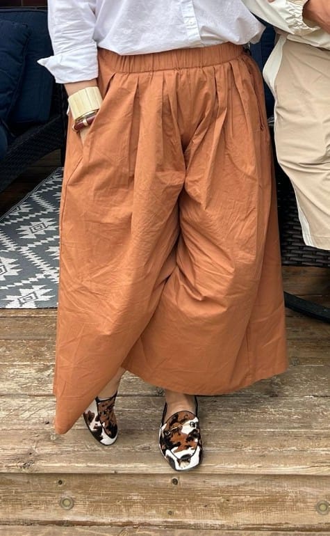Customer photo review of Plus Size Women Summer Solid Pleat Button Pocket Wide-leg Pants