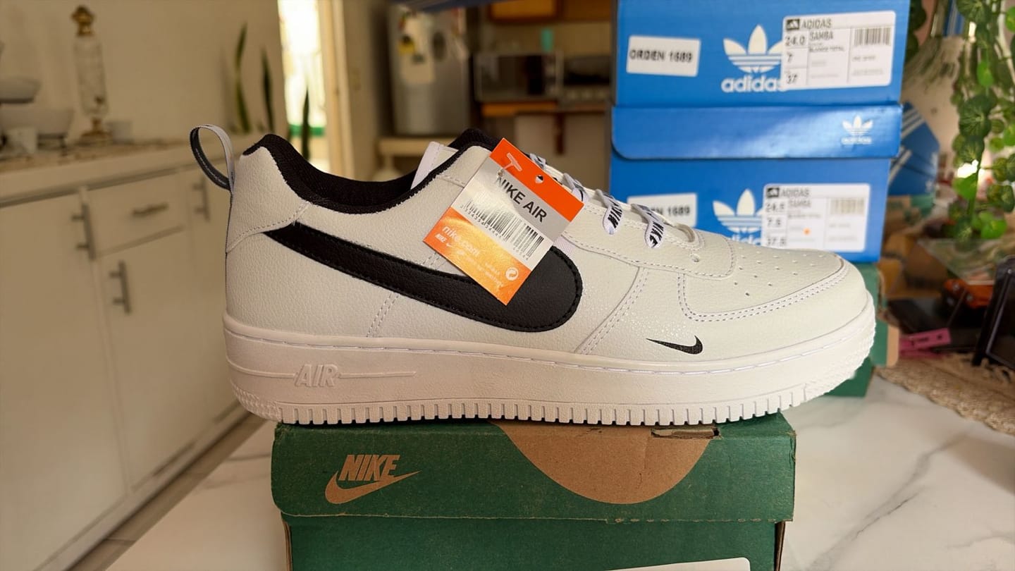 Customer photo review of Tenis 275 Blanco Negro