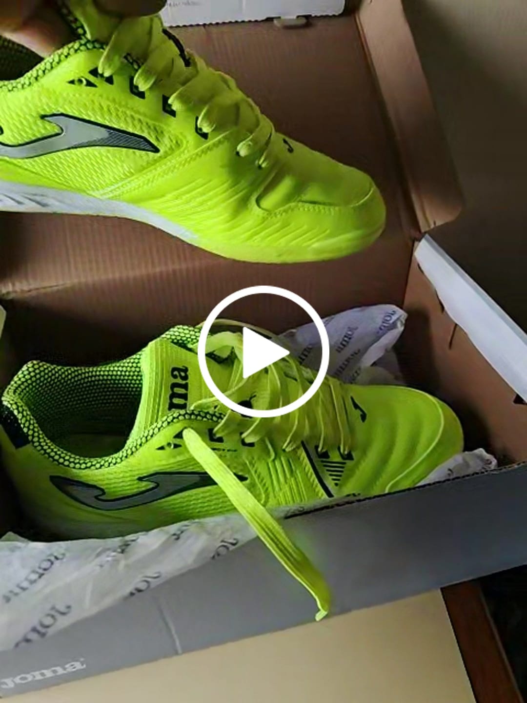Customer video review of Zapatilla Joma Dribling 2409 Limon Fluor Indoor