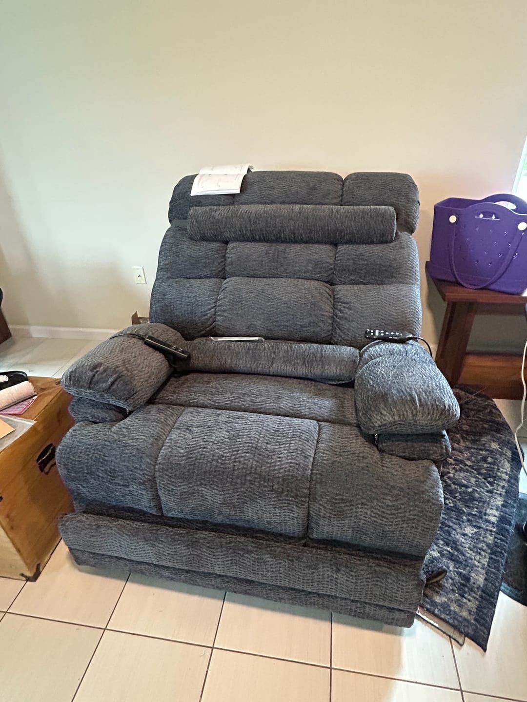 Customer photo review of 9205 EWT500 Heavy Duty Extra Wide Power Lift Recliner – Triple Motor, 500 lbs, Heat & Massage