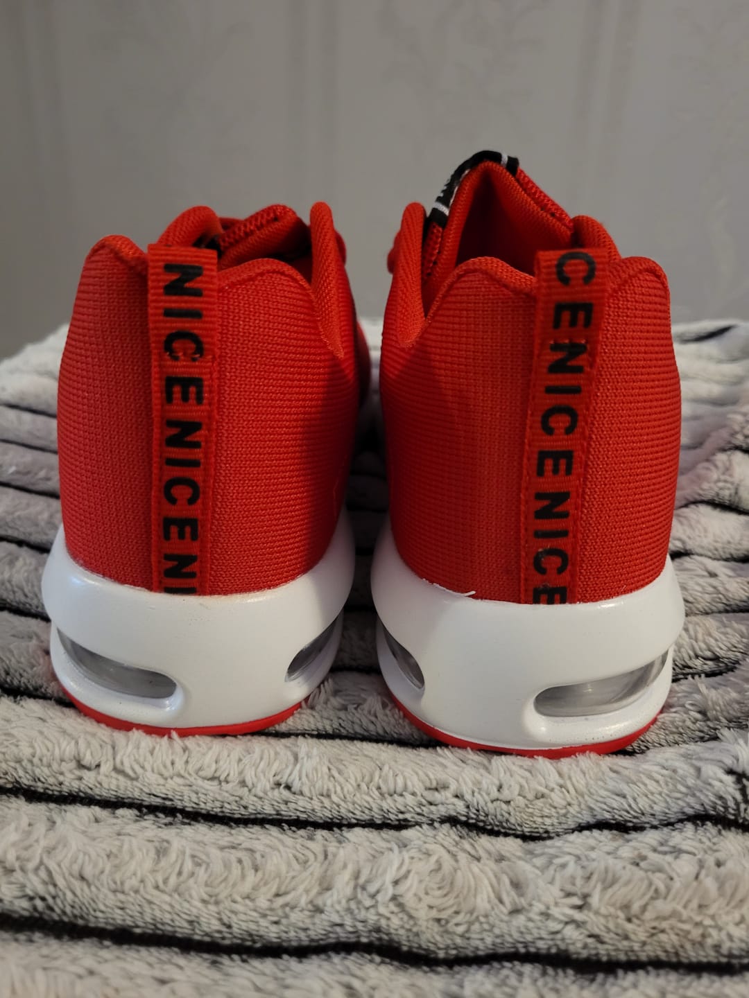 Customer photo review of OrthoCare | Comfortabele Schoenen met Luchtkussenzool