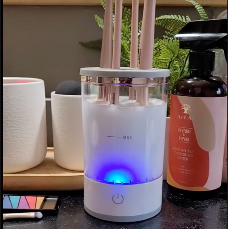 Customer photo review of Işıltı Otomatik Makyaj Fırçası Temizleme Cihazı | Tek Tuşla Profesyonel Bakım