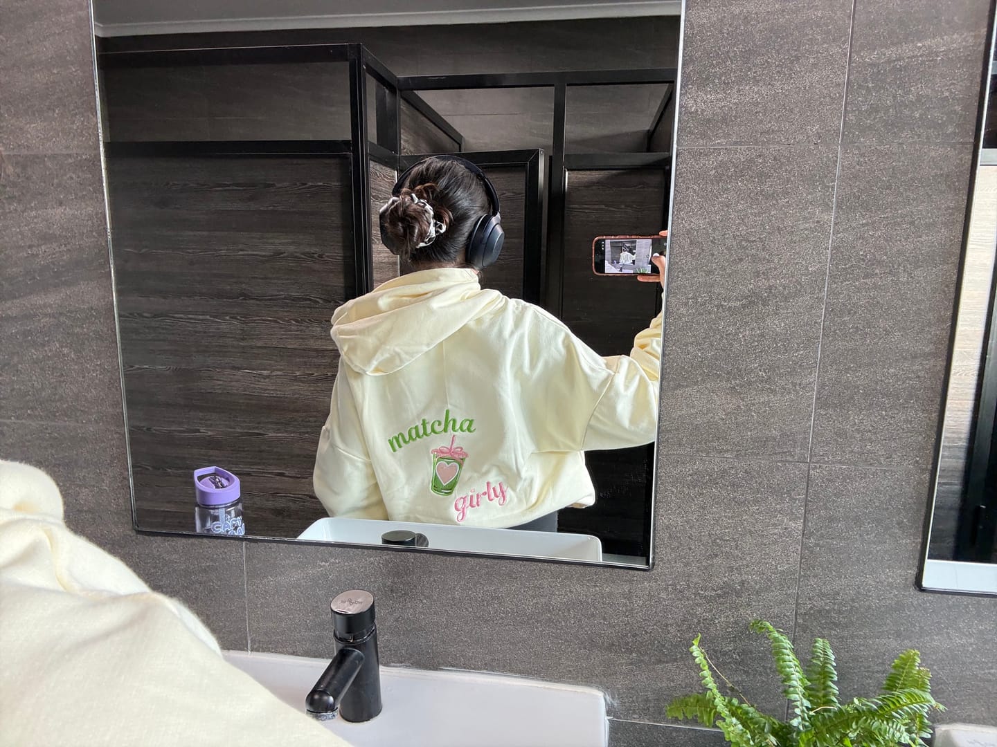 Customer photo review of [PRE-VENTA] POLERÓN HOODIE MANTEQUILLA - OVERSIZE CON GORRO LOGO Y ESPALDA BORDADO