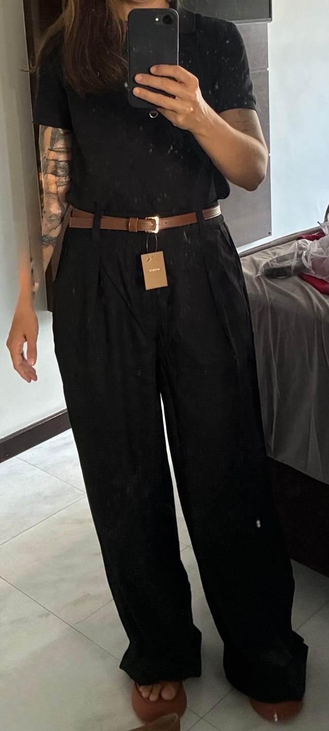 Customer photo review of Calça Pantalona Graviola Preta