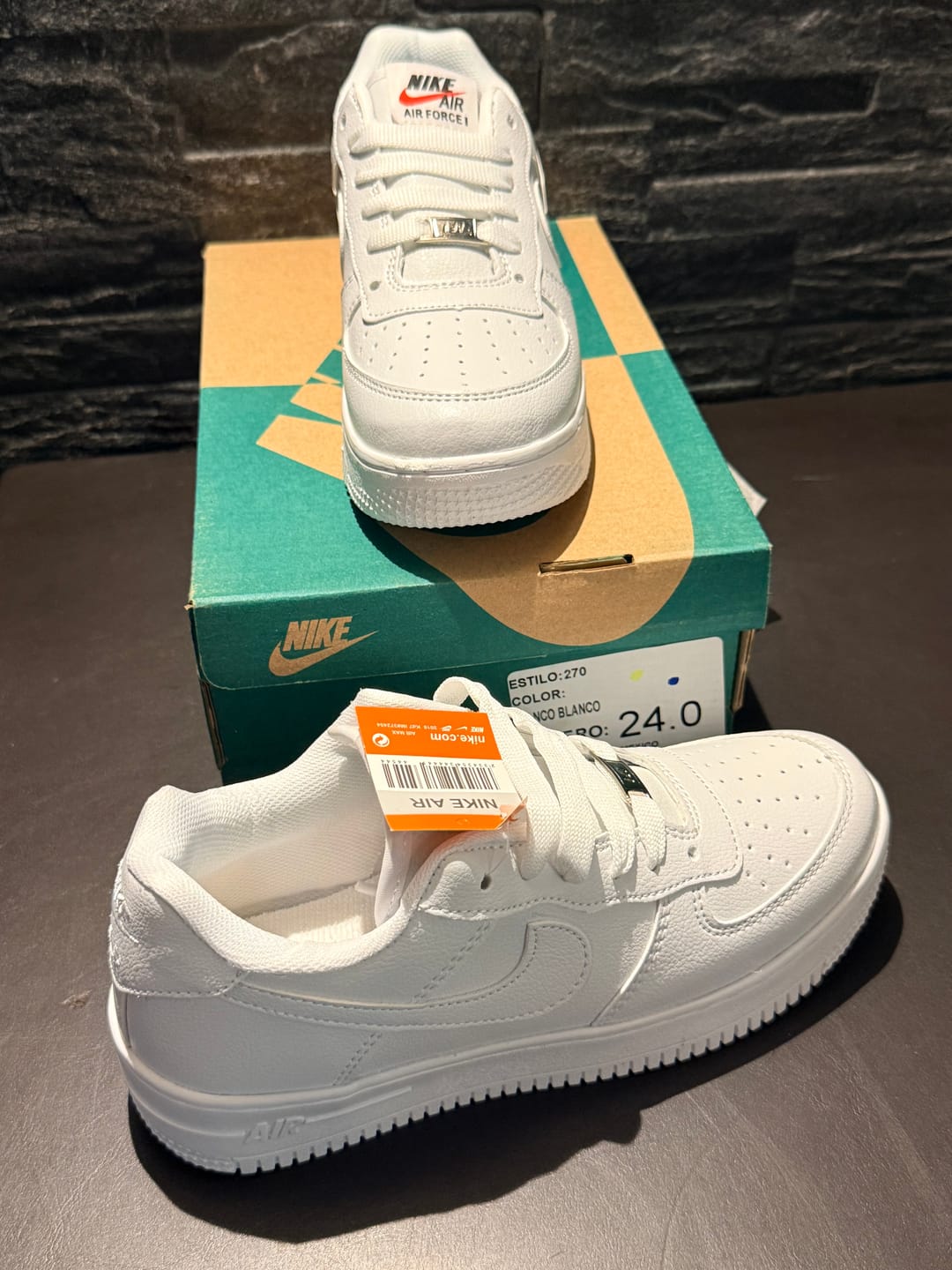 Customer photo review of Tenis 270 Blanco Total
