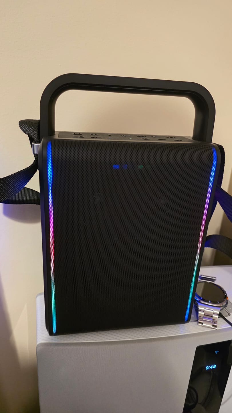 Customer photo review of Moukey MPS5 Portable Karaoke Machine, 200W Peak Power Bluetooth Speaker with 360° Immersive Audio