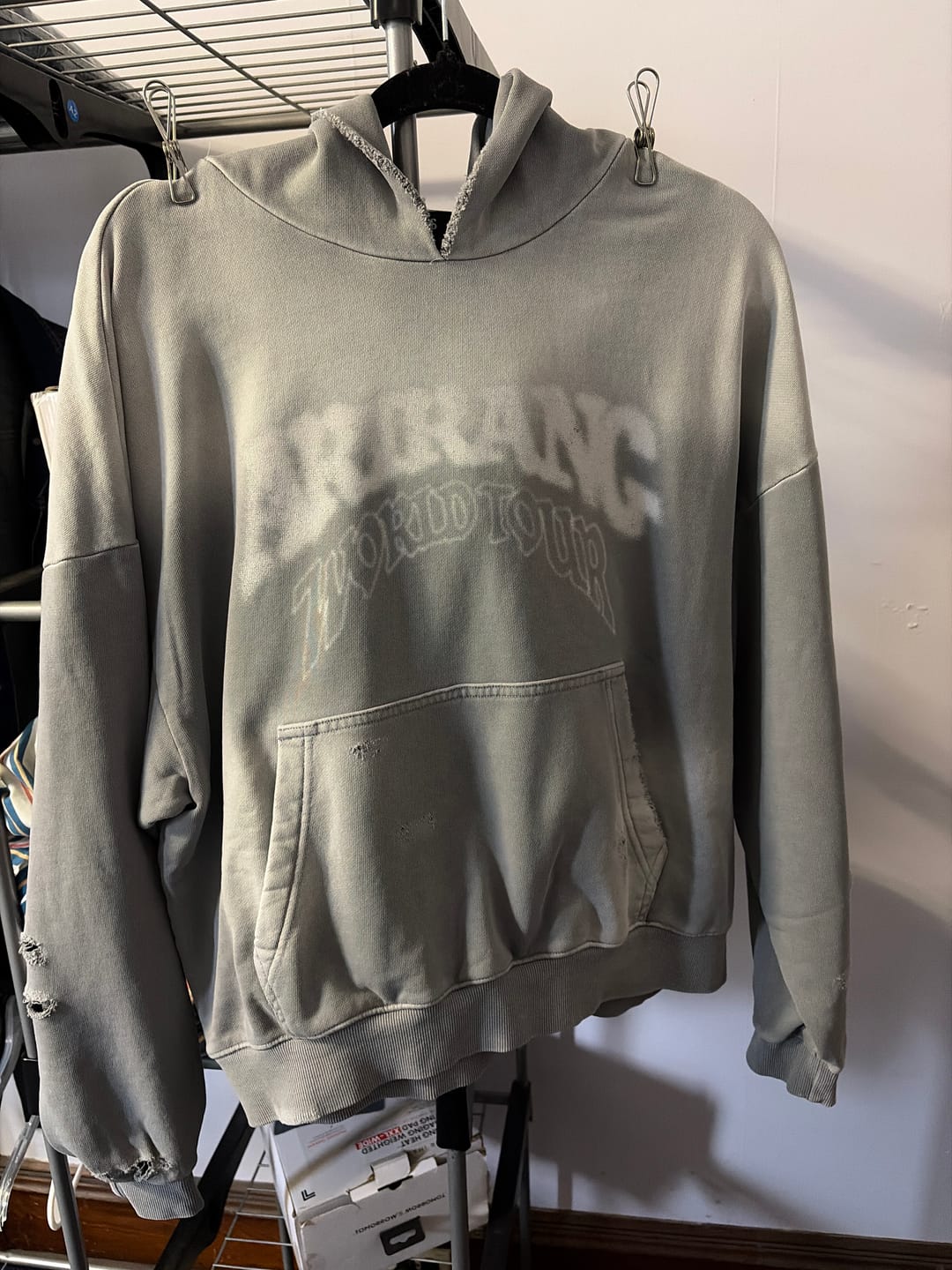 Customer photo review of [1ST / 2ND PRE-ORDER] BTS - ARIRANG WORLD TOUR OFFICIAL MD HOODIE & PANTS SET UP (GRAY)