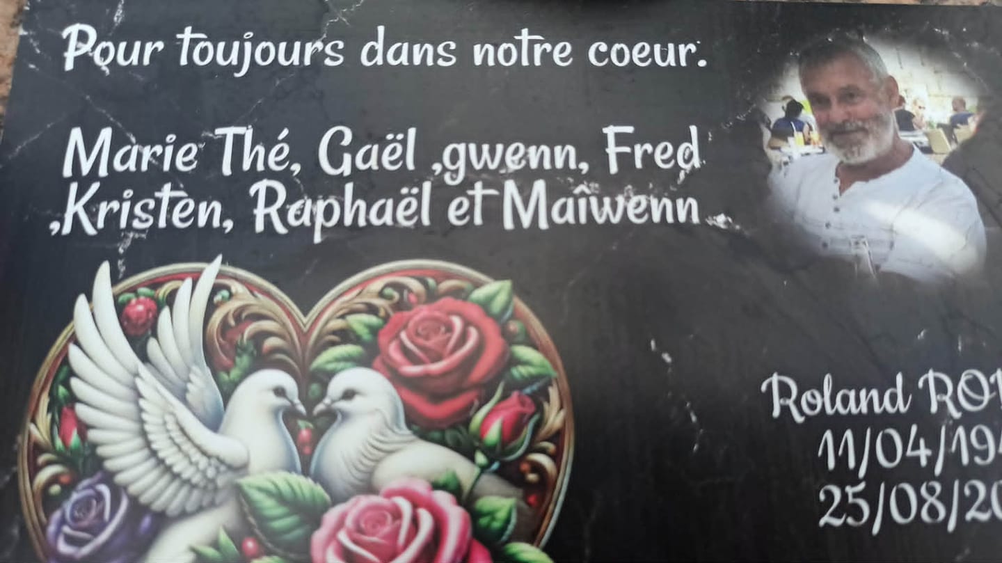 Customer photo review of Plaque Funéraire Effet Marbre Noir "Cœur"