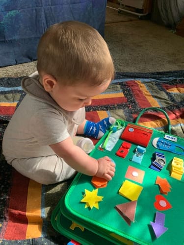 Customer photo review of Livro Sensorial: 8 Páginas, 30+ Atividades, A partir dos 6 Meses — Little Stories Kids