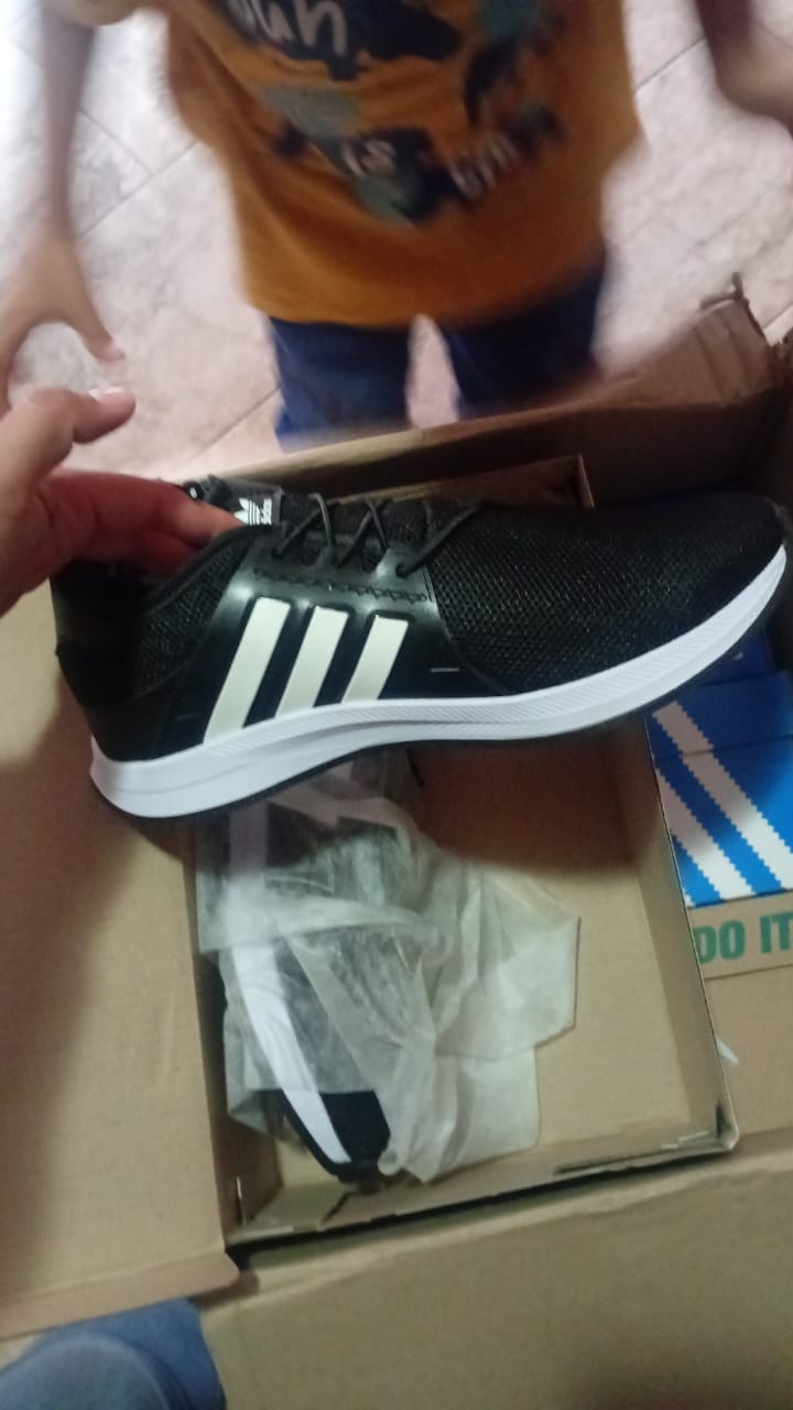 Customer photo review of Tenis 018 Negro Blanco
