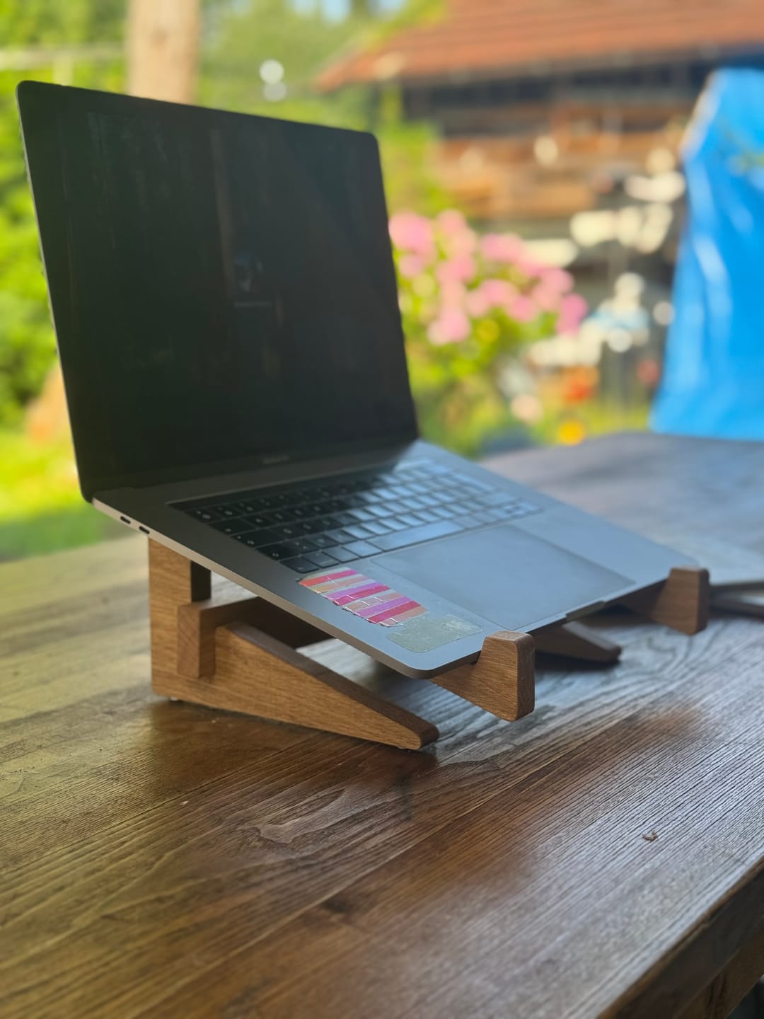 Customer photo review of Laptop-Ständer „Elevate“ – aus Massivholz für stilvolles Arbeiten
