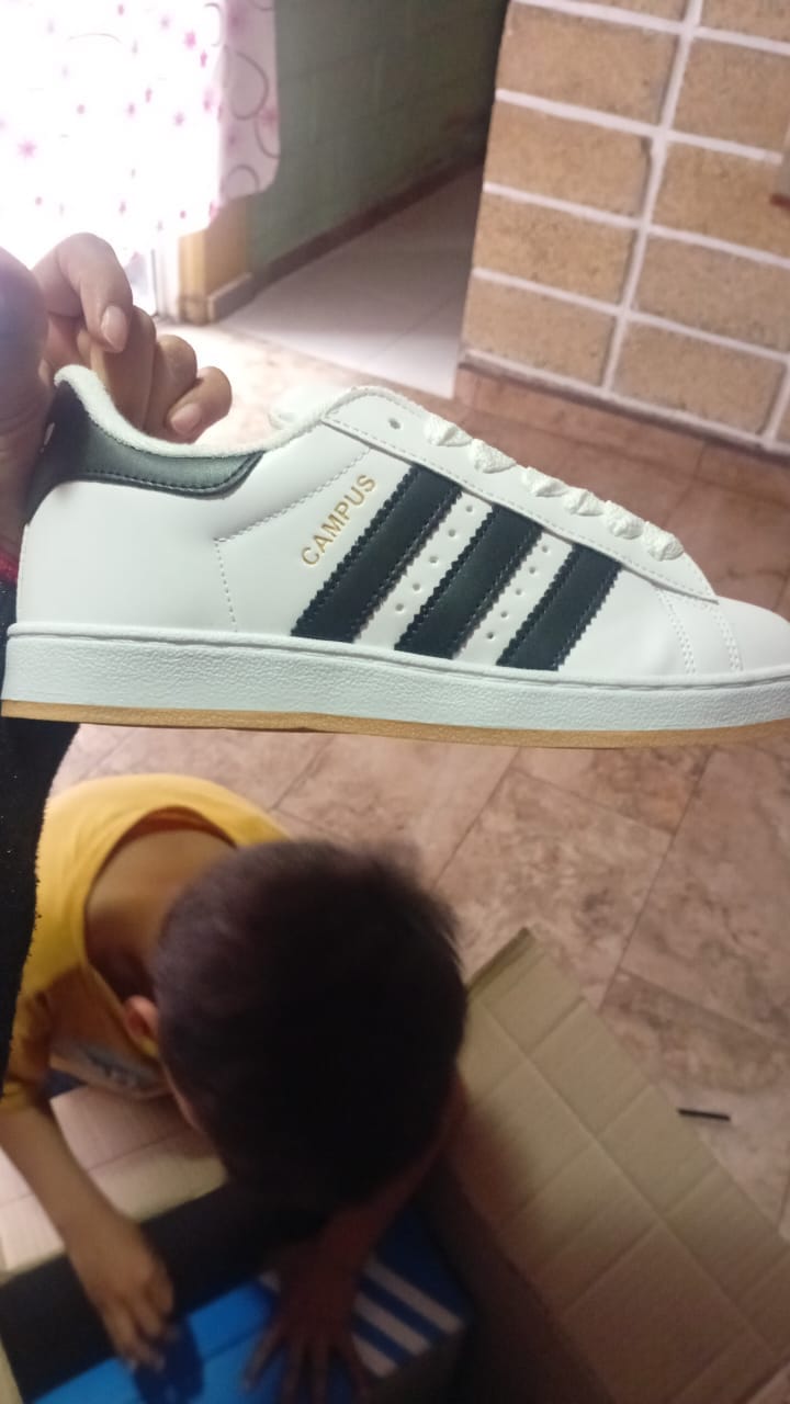 Customer photo review of Tenis 2000s Blanco Negro
