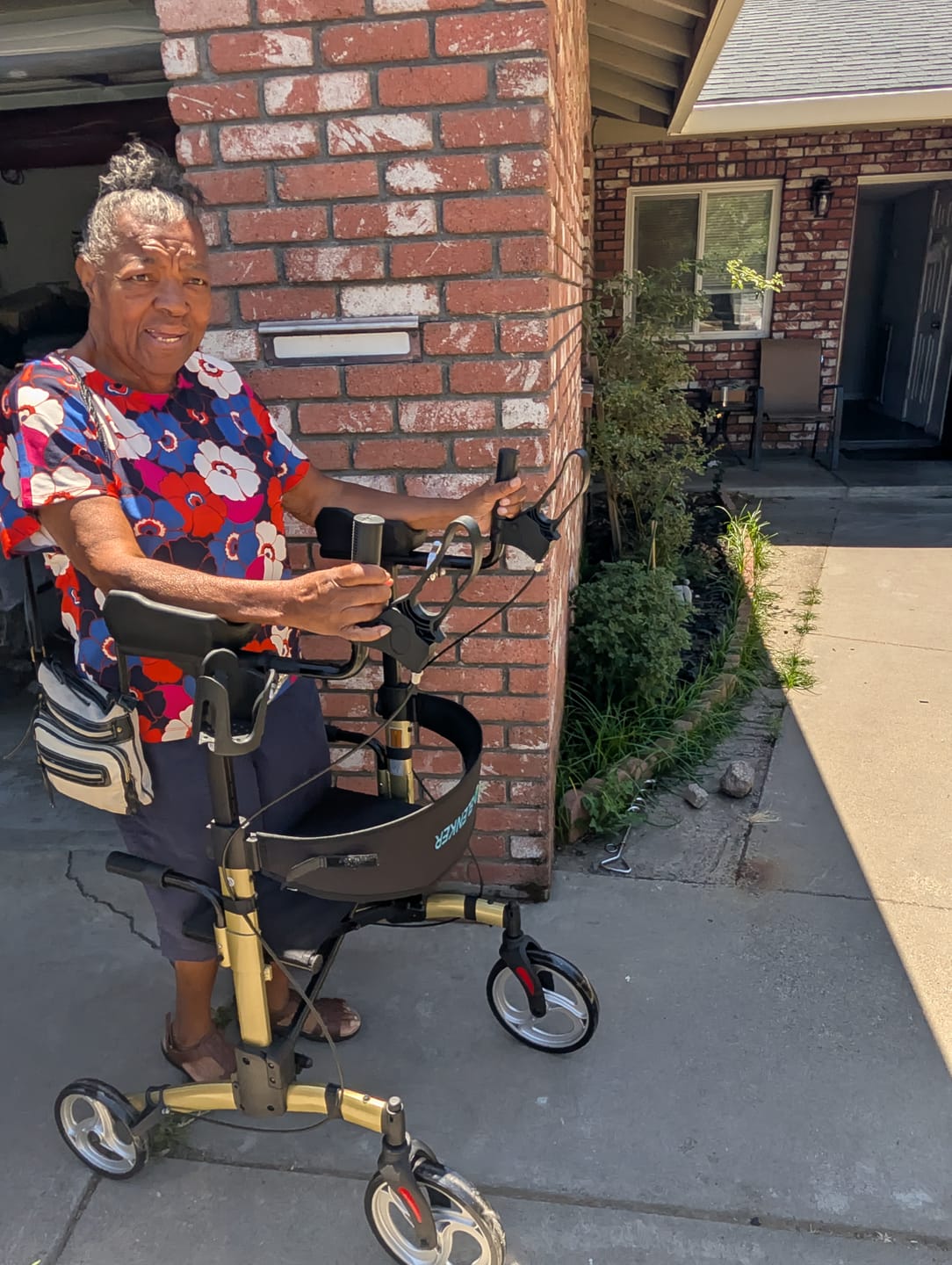 Customer photo review of HFK-9240 Dual-Brake Upright Walker with Seat and 10" Wheels