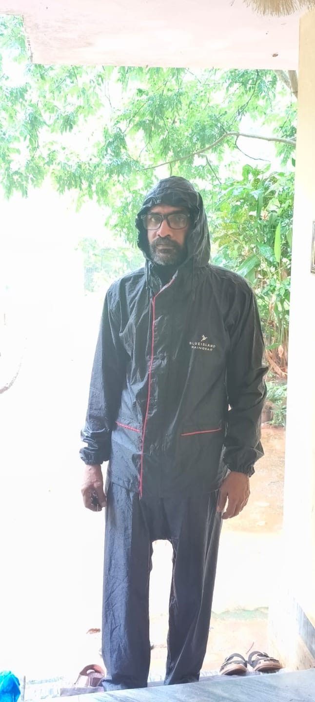 Customer photo review of Black with Red Border - Rain Jacket with Pant and Mobile Pouch