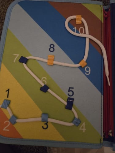 Customer photo review of Livro Sensorial: 8 Páginas, 30+ Atividades, A partir dos 6 Meses — Little Stories Kids