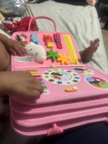 Customer photo review of Livro Sensorial: 8 Páginas, 30+ Atividades, A partir dos 6 Meses — Little Stories Kids